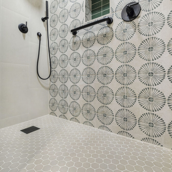 Shower with circular patterned tiles and hexagonal floor